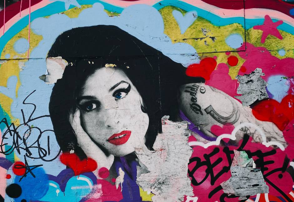 El 23 de julio hará una década que Amy Winehouse nos dejó, pero ya varios lanzamientos empiezan a poner de actualidad su enorme talento.