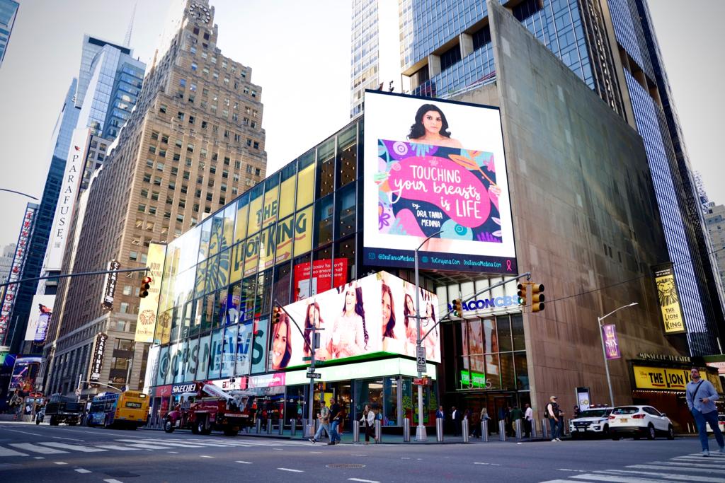 "Tocarte las mamas es vida" de la Dra. Tania Medina llega a Times Square