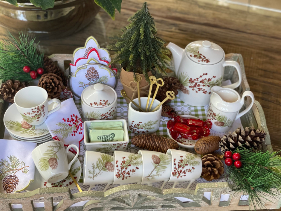 "Navidad Eterna": la nueva colección de café de Sandy Pou y Porcelana Simó